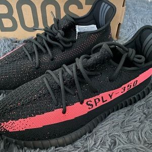 YEEZY 350 V2 CORE RED